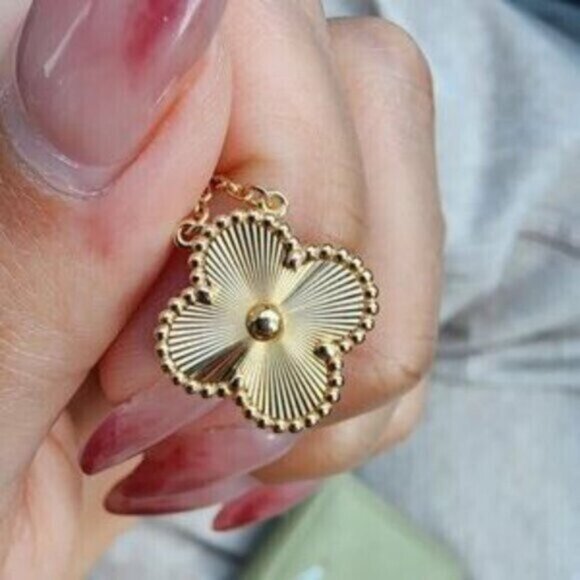 Authentic Van Cleef & Arpels 18K gold laser engraved necklace - Picture 6 of 7